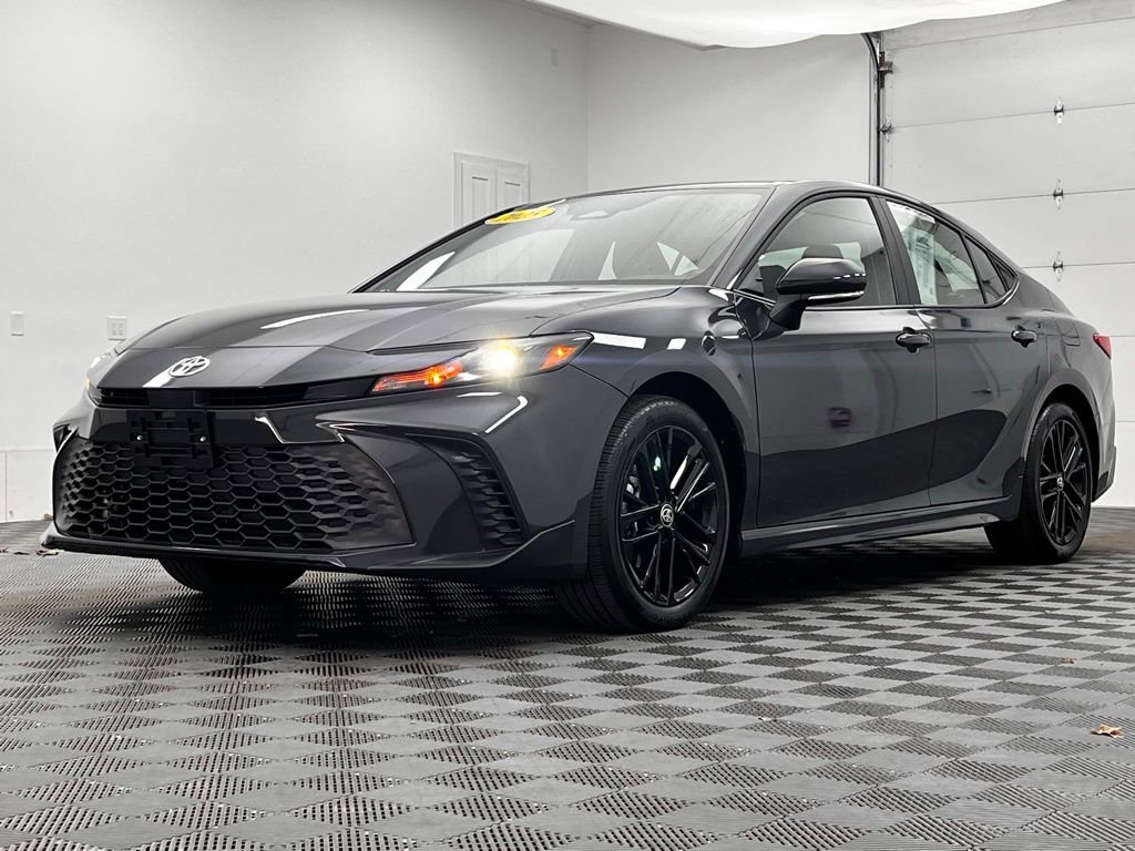 Used 2025 Toyota Camry SE image 11
