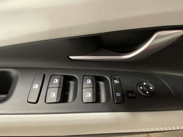 Used 2022 Hyundai Elantra Limited image 12