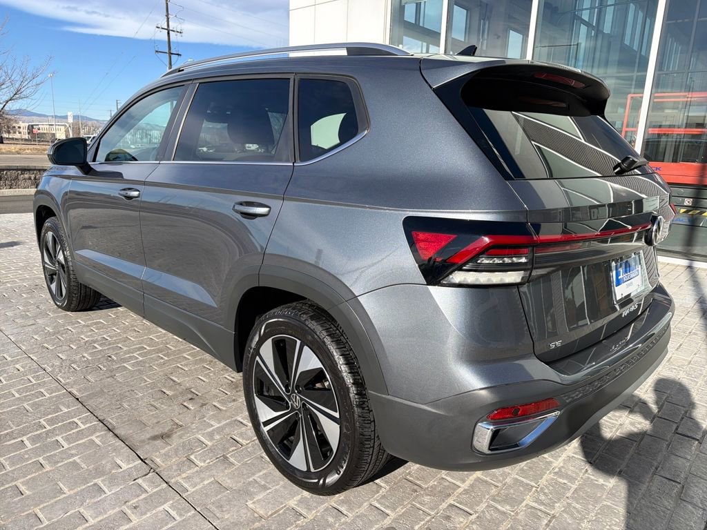 Certified 2025 Volkswagen Taos SE image 5