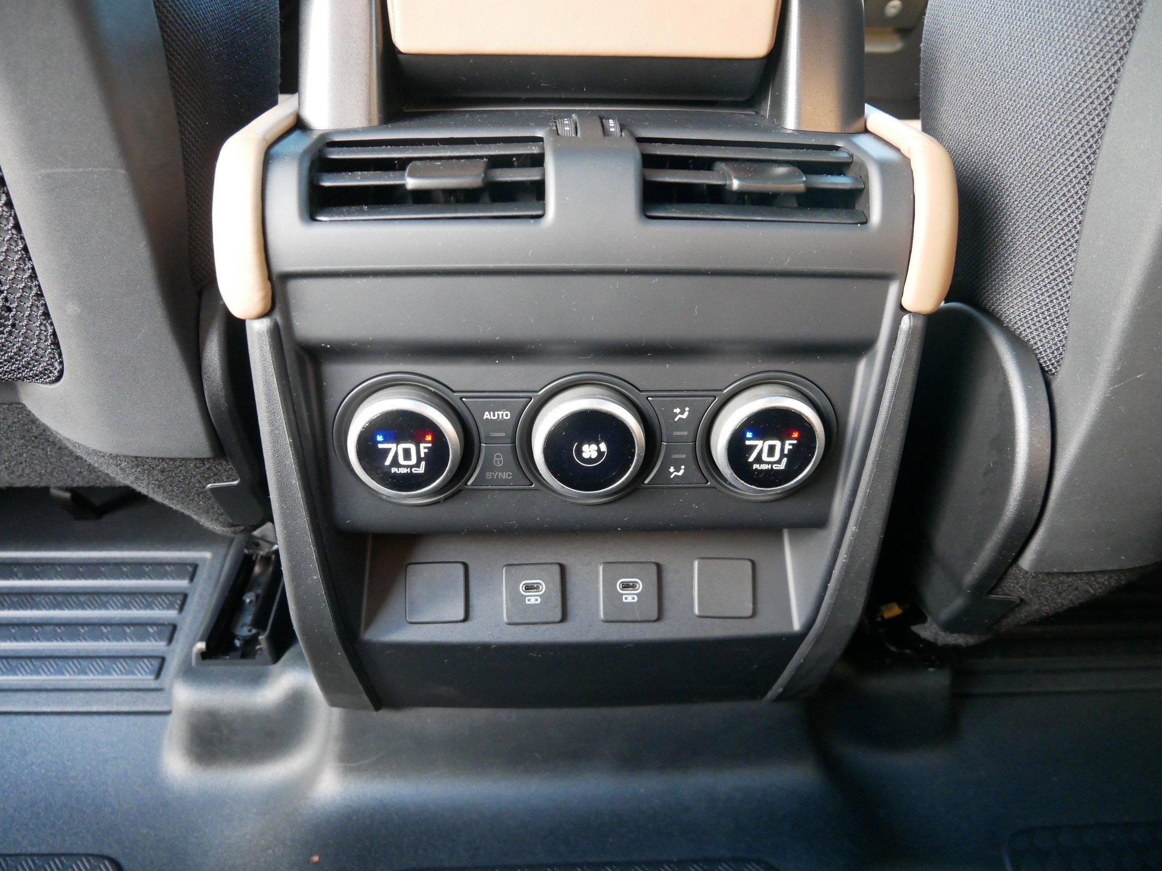 Certified 2025 Land Rover Defender 110 V8 image 18