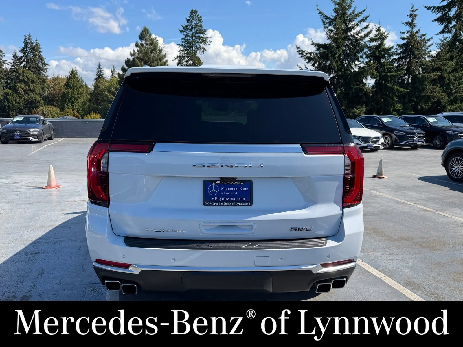 Used 2026 GMC Yukon XL Denali w/ Denali Reserve Package AWD/4WD image 7