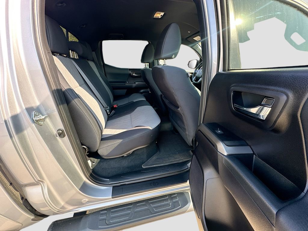 Used 2021 Toyota Tacoma TRD Sport w/ Technology Package image 29