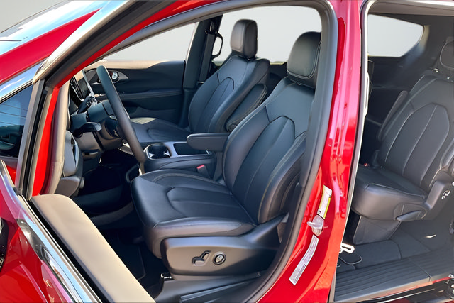 New 2026 Chrysler Pacifica Select FWD image 10