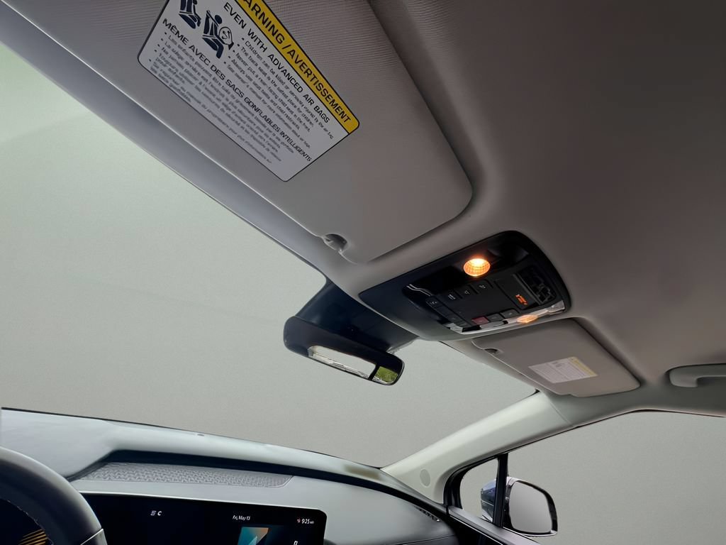 Used 2025 Kia Carnival FWD image 12