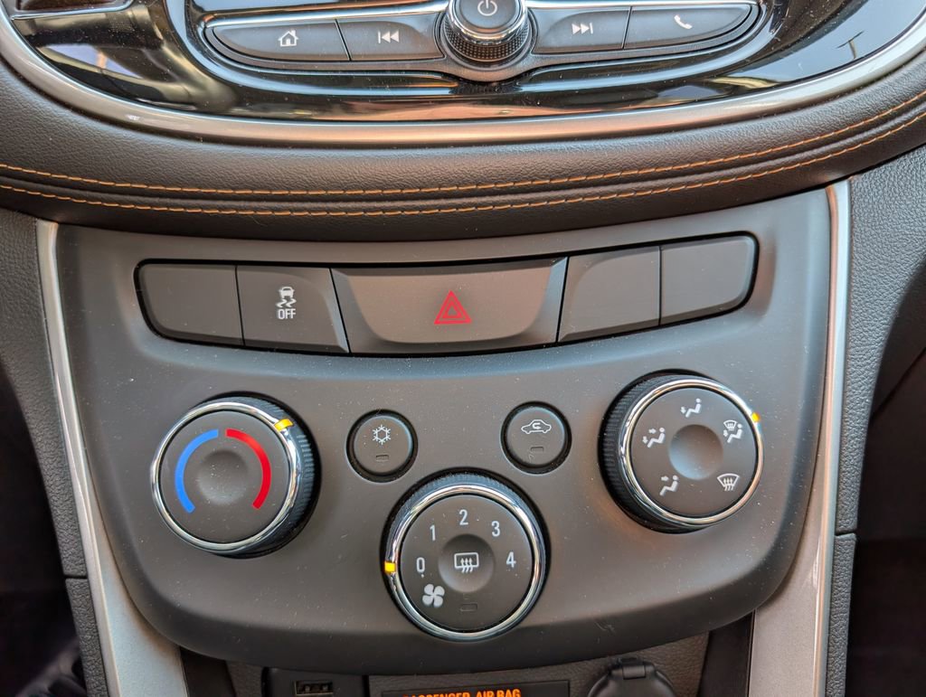 Used 2019 Chevrolet Trax LT w/ LT Convenience Package image 17