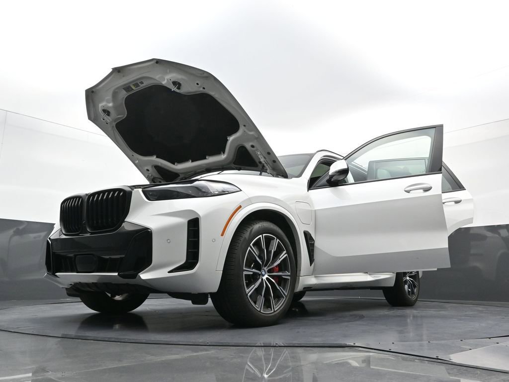 Used 2024 BMW X5 xDrive50e w/ Executive Package image 41