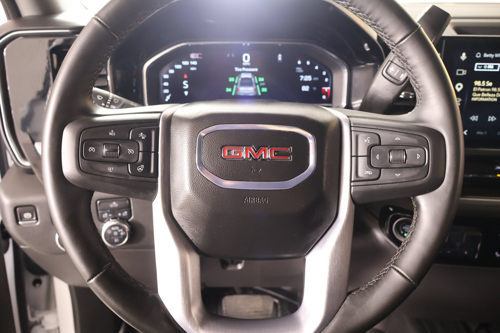 Used 2025 GMC Sierra 1500 Elevation AWD/4WD image 3
