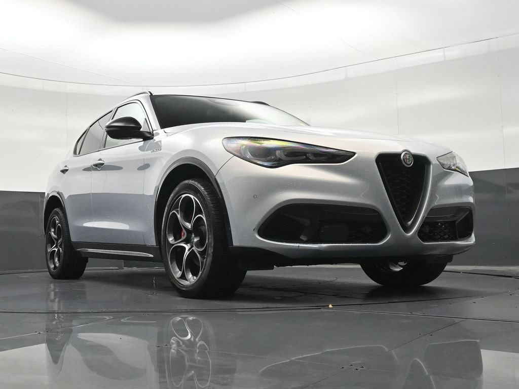 Used 2025 Alfa Romeo Stelvio Sprint w/ Veloce Package AWD/4WD image 29