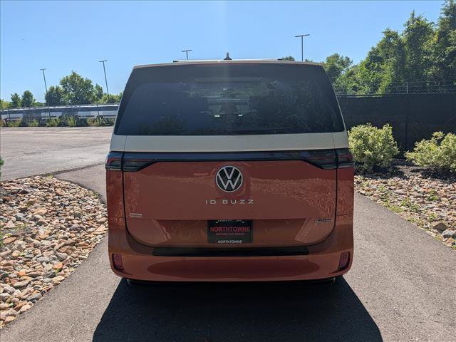 Used 2025 Volkswagen ID. Buzz Pro S Plus AWD/4WD image 4