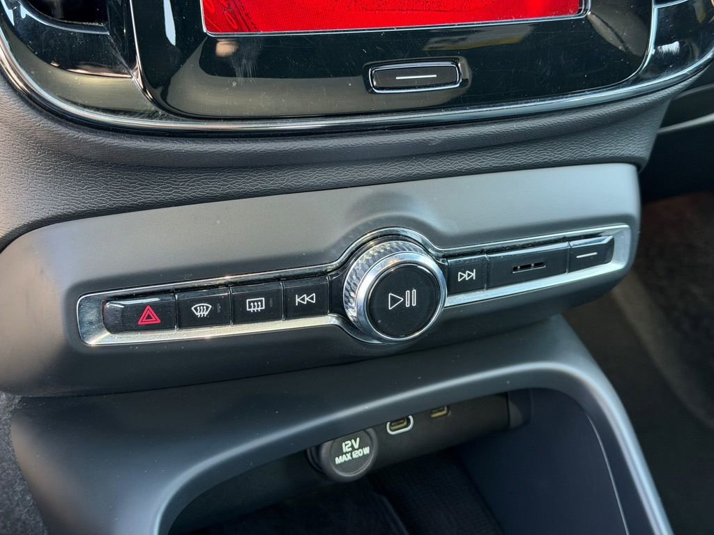 Certified 2024 Volvo XC40 B5 Core AWD/4WD image 30