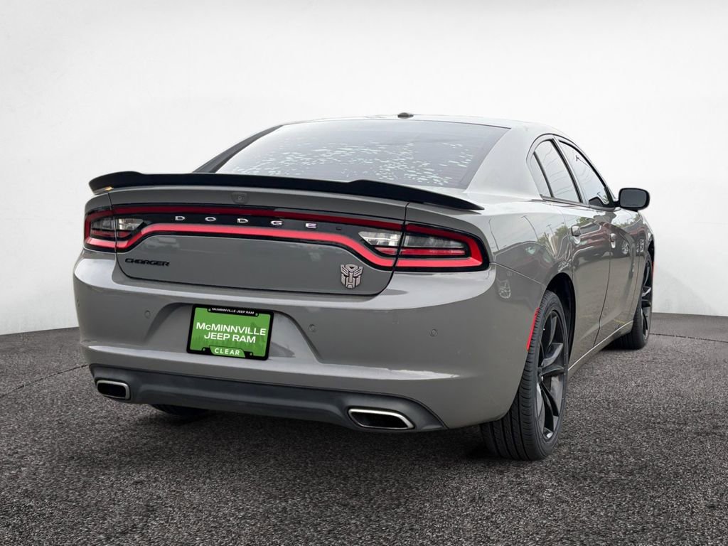 Used 2018 Dodge Charger SXT w/ Blacktop Package RWD image 5