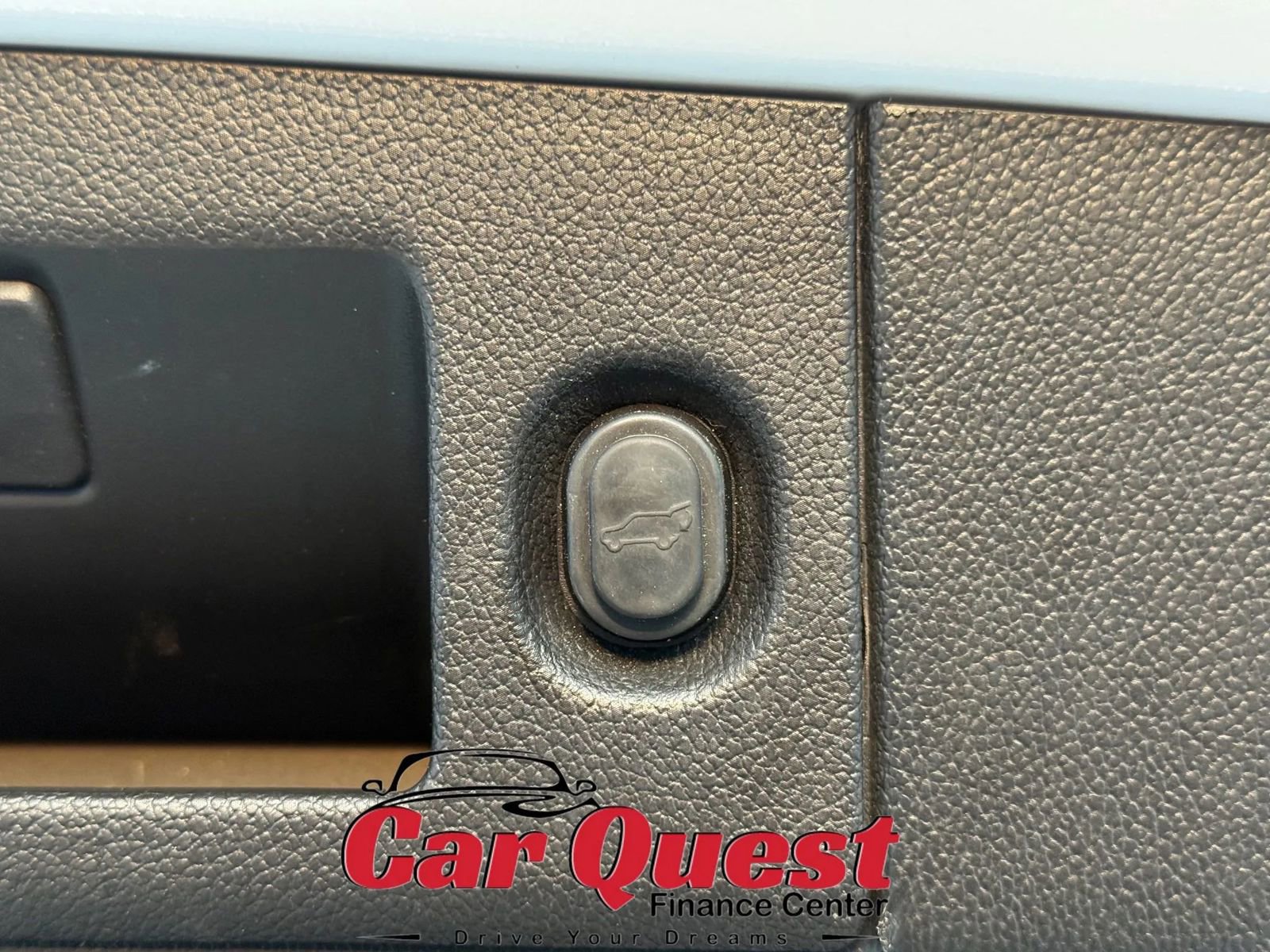 Used 2016 GMC Yukon XL SLT w/ Open Road Package AWD/4WD image 19