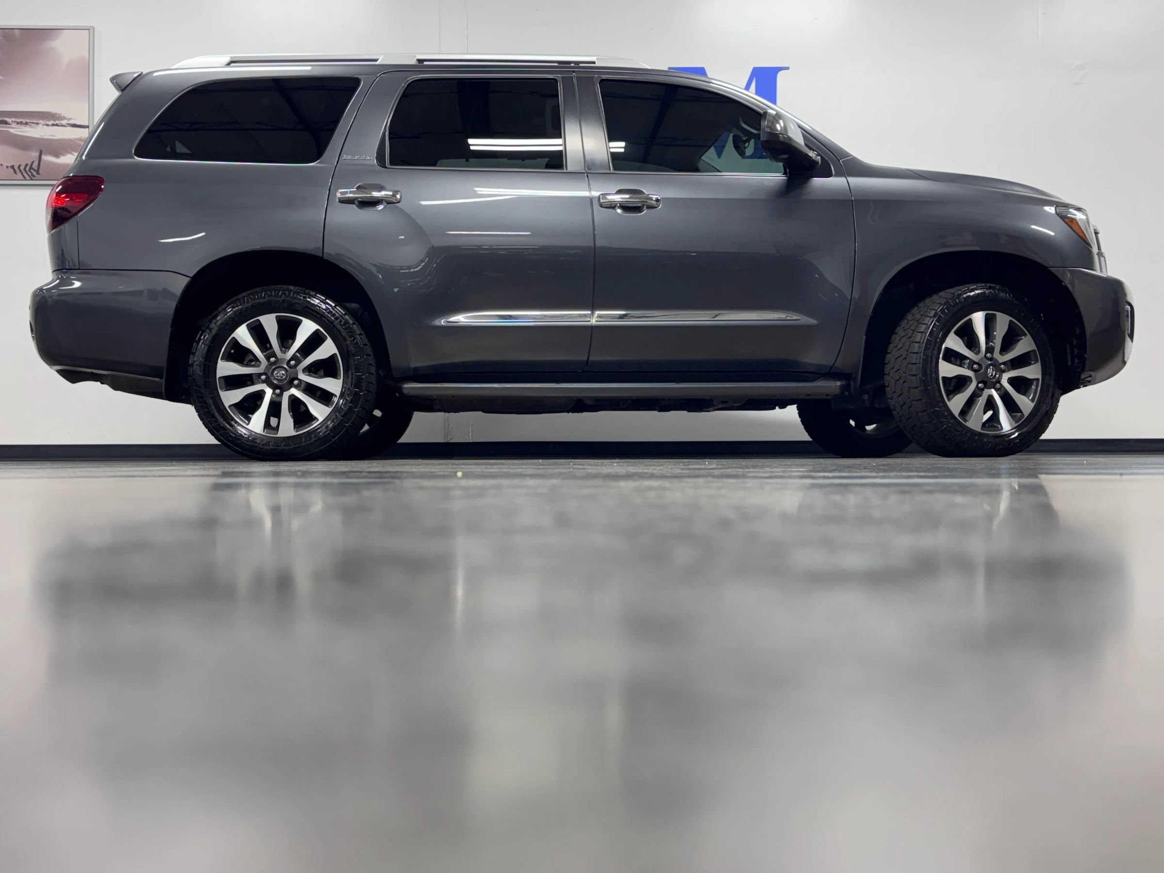 Used 2019 Toyota Sequoia Limited w/ Safety & Convenience Package AWD/4WD image 3