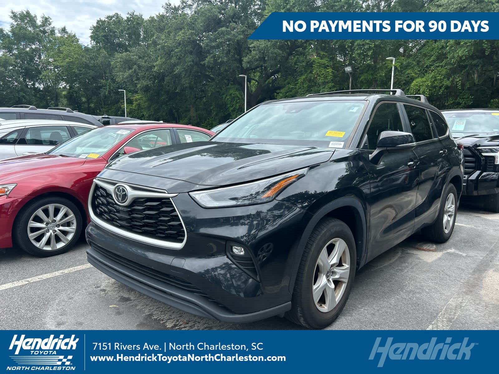 Used 2023 Toyota Highlander LE FWD image 1