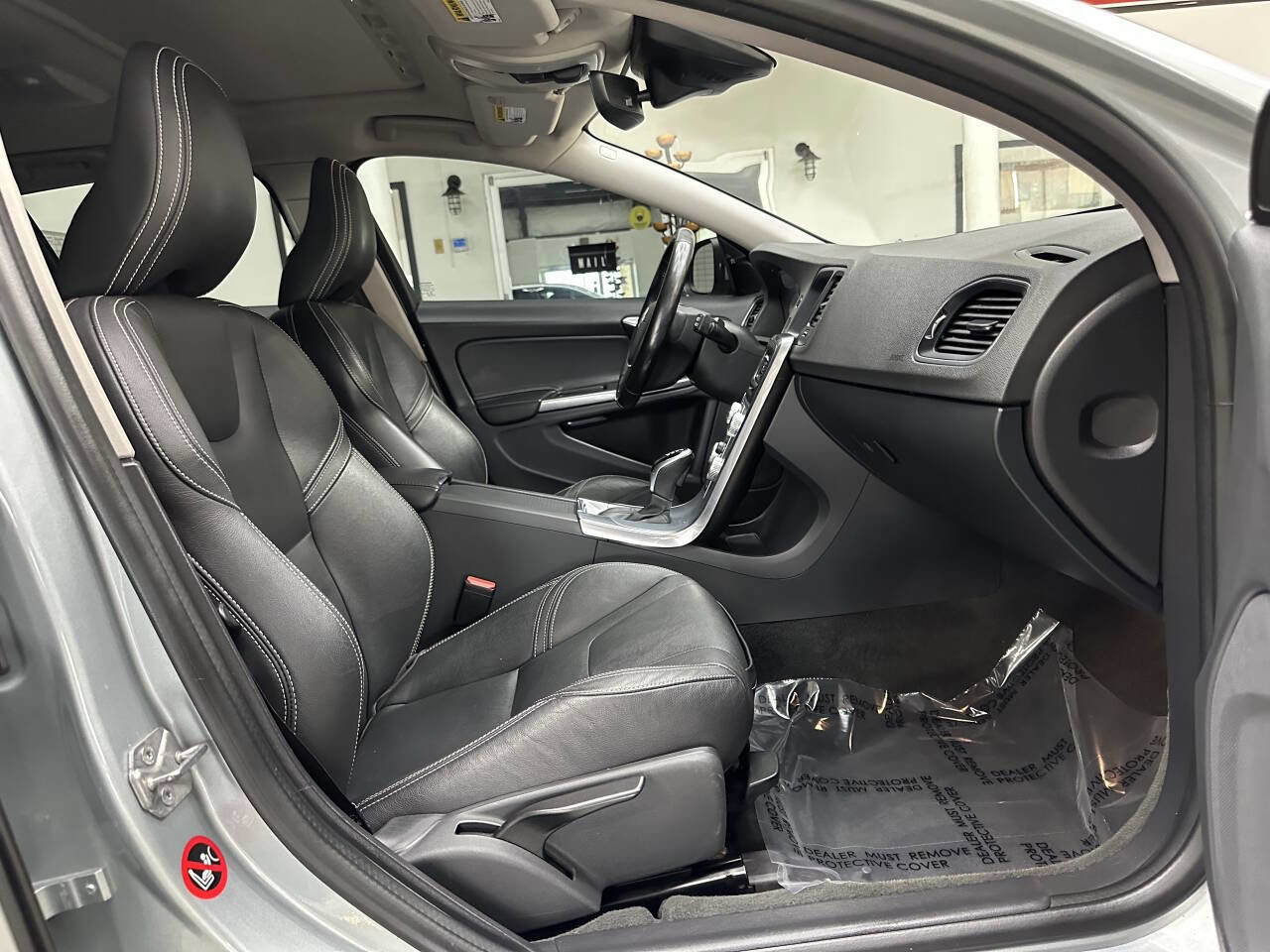 Used 2018 Volvo V60 T5 Dynamic w/ Vision Package image 17