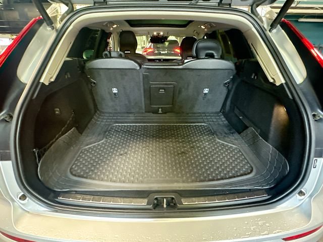 Used 2019 Volvo XC60 T6 Momentum w/ Multimedia Package AWD/4WD image 28