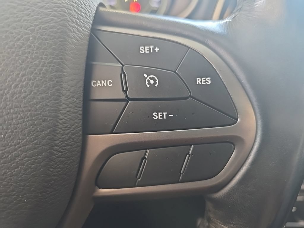 Used 2019 Jeep Cherokee Limited AWD/4WD image 20