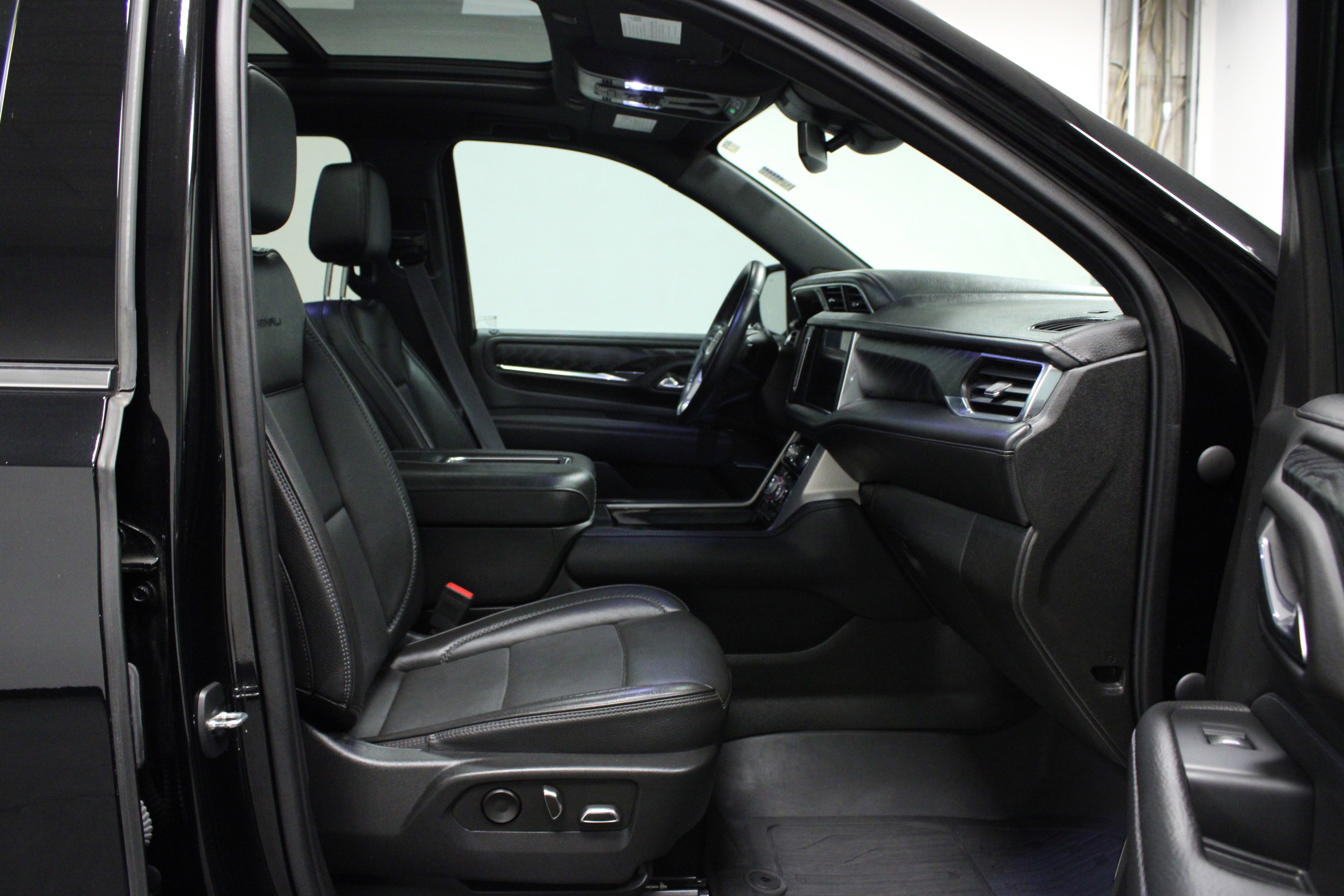 Used 2023 GMC Yukon XL Denali image 17