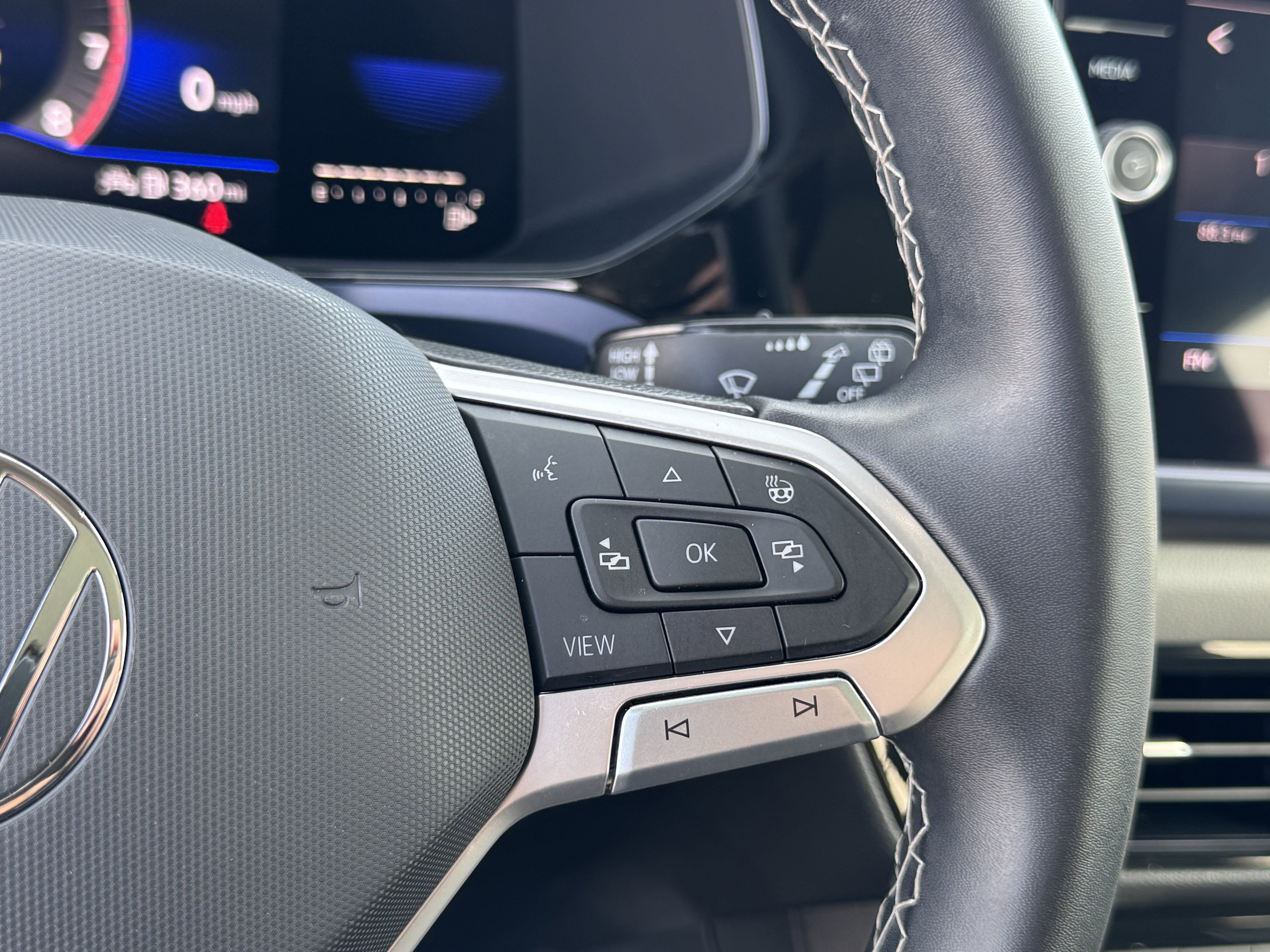 Certified 2023 Volkswagen Taos SE w/ Panoramic Sunroof Package image 22