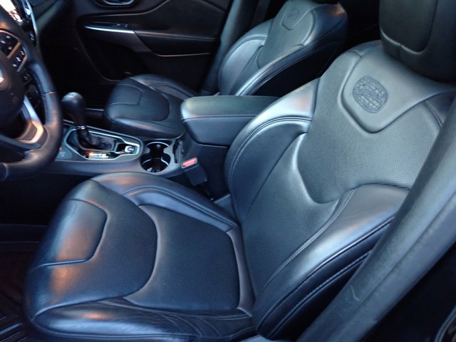 Used 2019 Jeep Cherokee Overland w/ Technology Group image 19