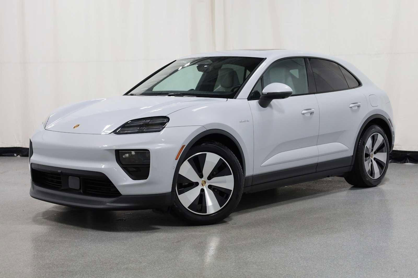 Certified 2025 Porsche Macan Electric image 1