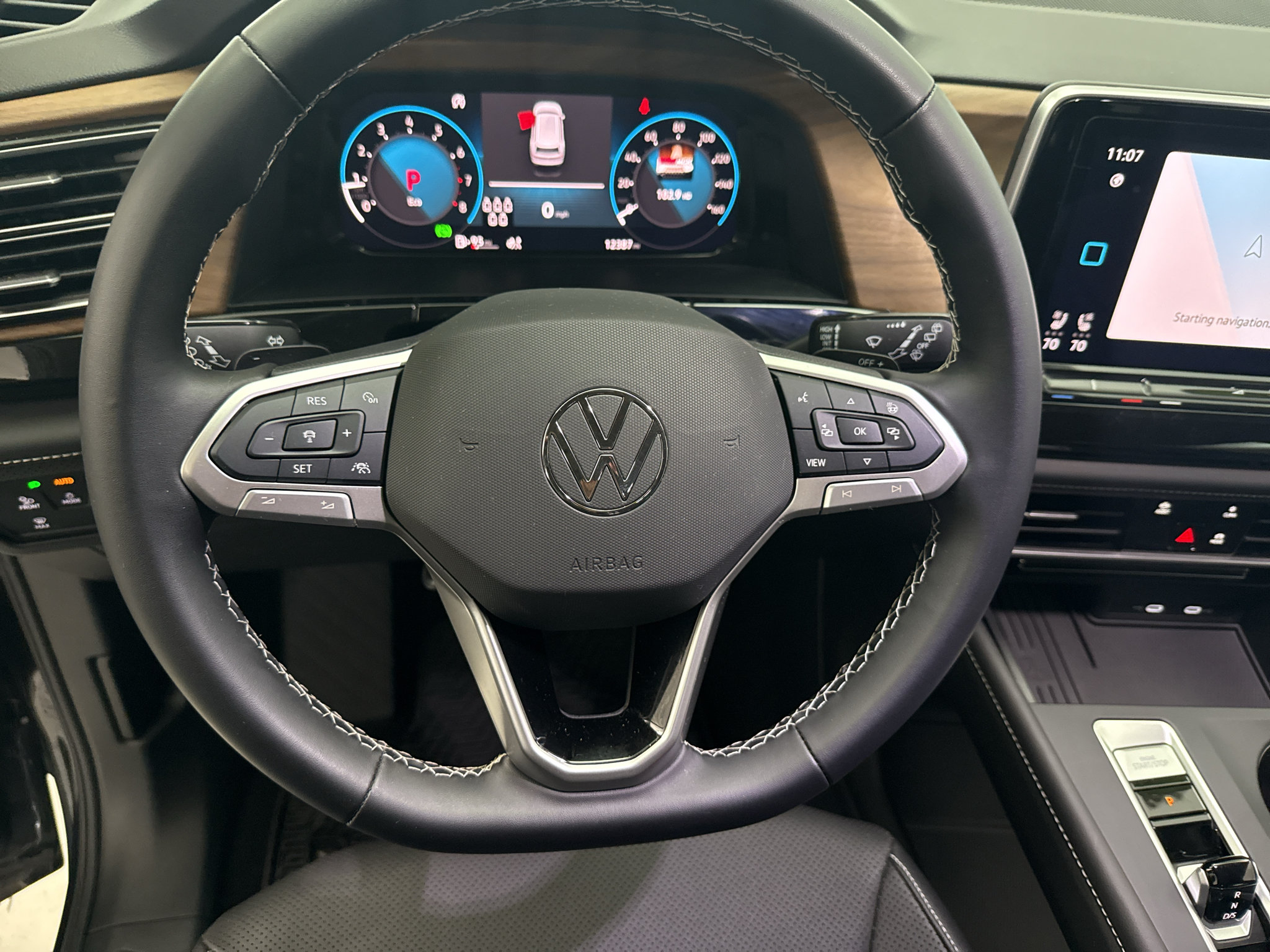 Used 2025 Volkswagen Atlas SE AWD/4WD image 16