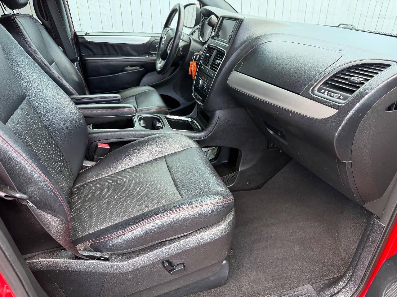 Used 2016 Dodge Grand Caravan R/T FWD image 10