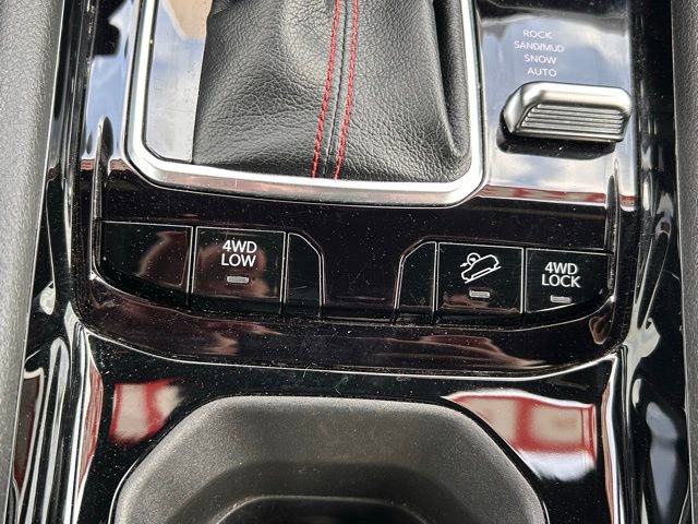 Used 2025 Jeep Compass Trailhawk AWD/4WD image 32