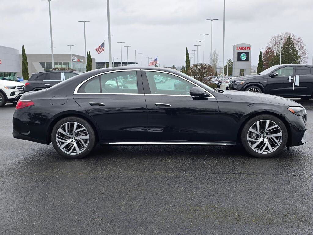 Used 2025 Mercedes-Benz E 350 4MATIC Sedan image 7