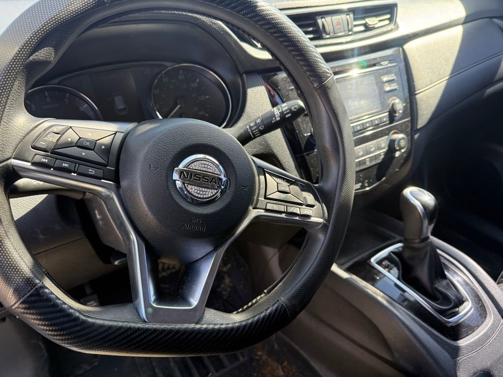 Used 2017 Nissan Rogue S image 4