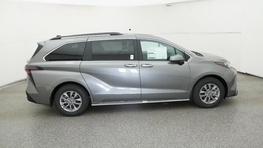 New 2026 Toyota Sienna XLE image 25