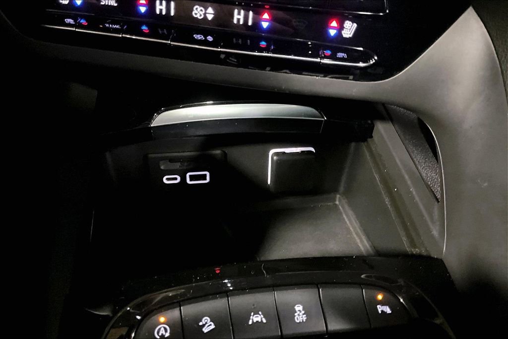 Used 2022 Buick Envision Avenir w/ Premium Seat Package image 23