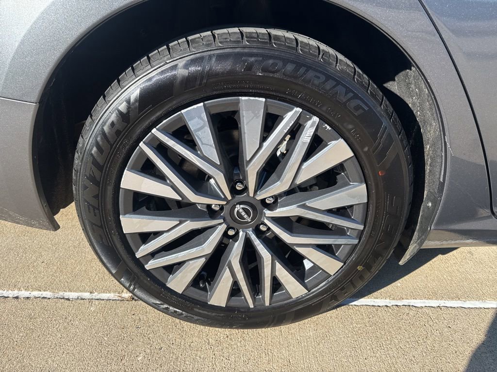 Used 2024 Nissan Altima 2.5 SV FWD image 4