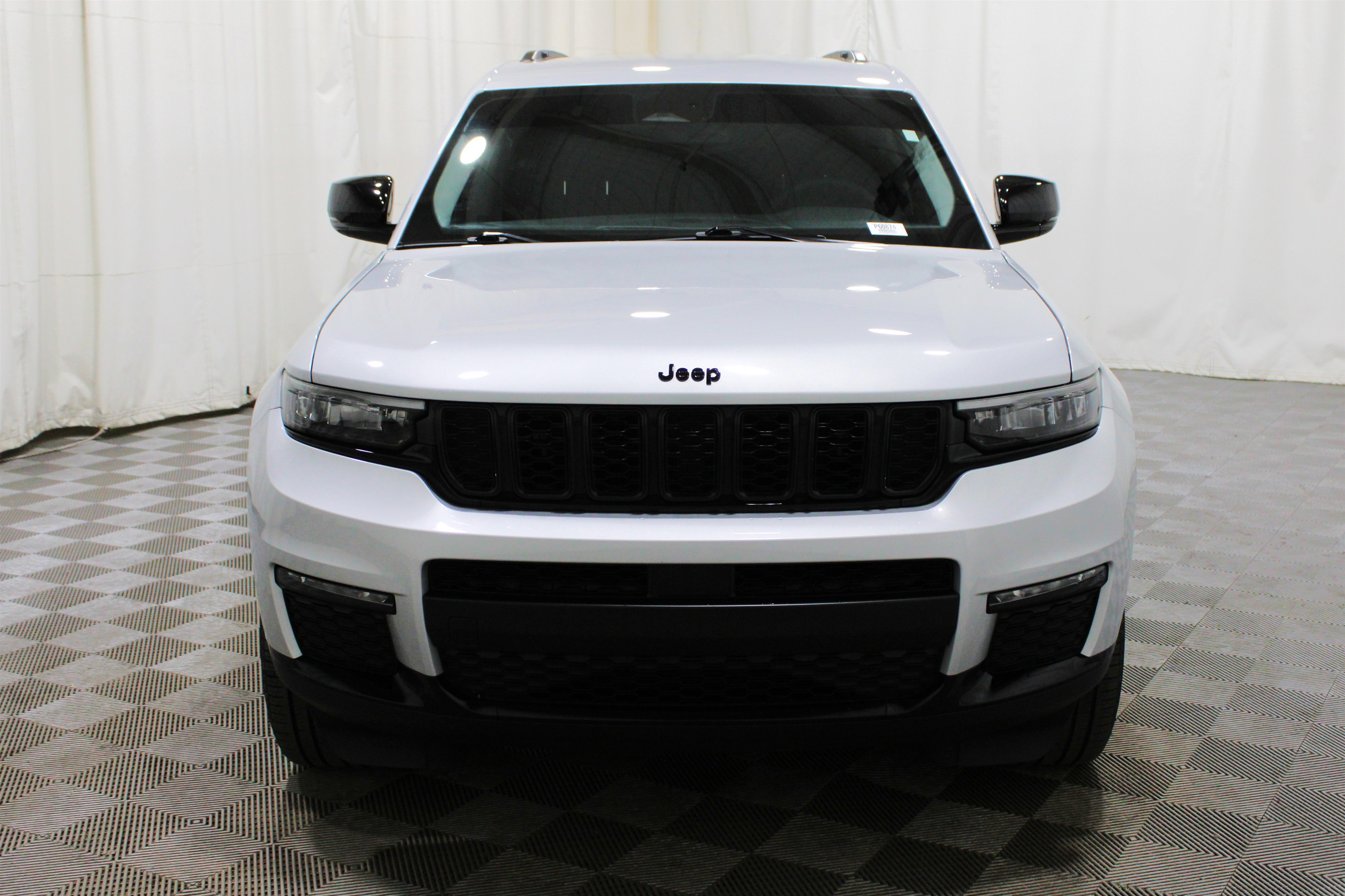 Used 2024 Jeep Grand Cherokee L Limited w/ Black Appearance Package image 39