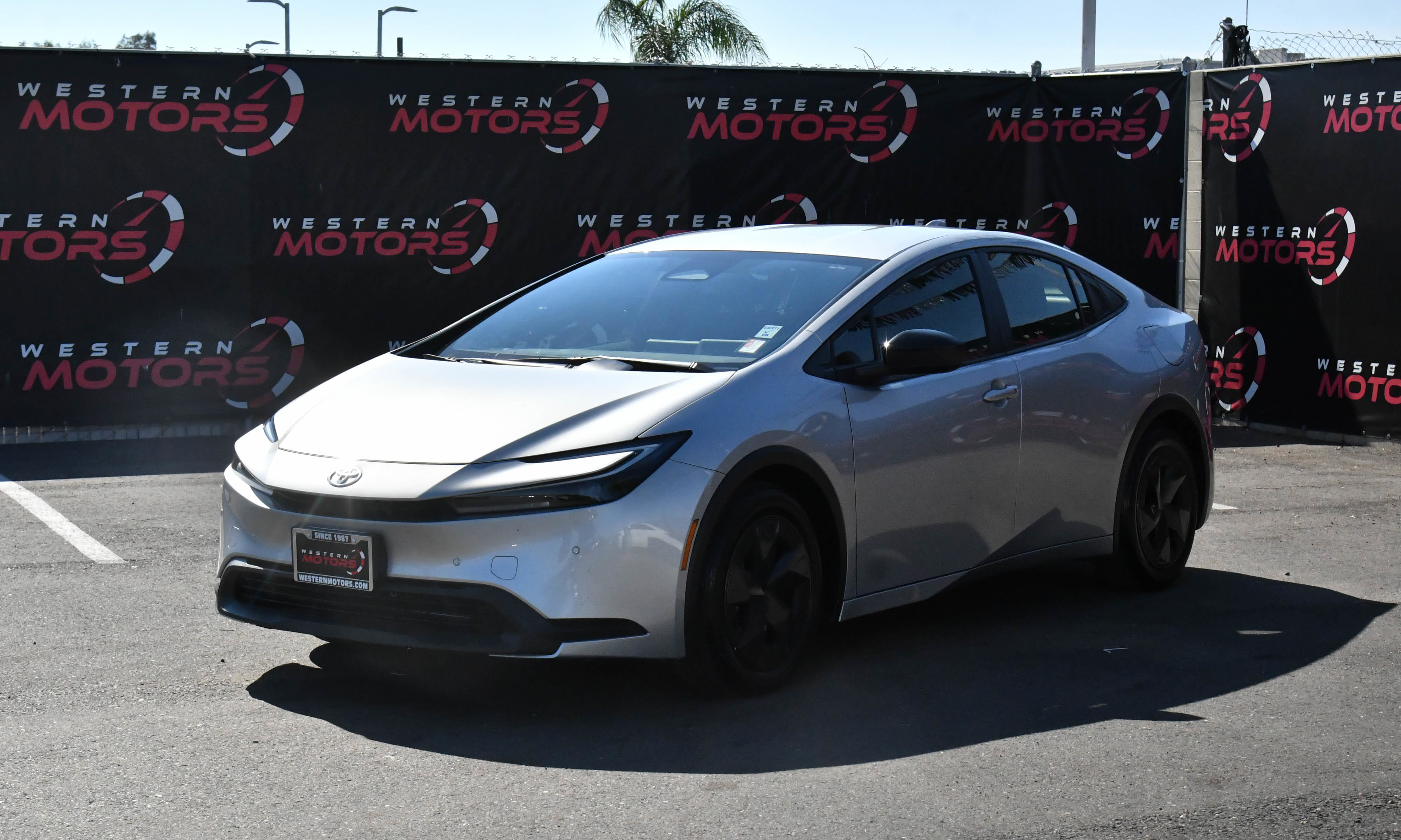 Used 2025 Toyota Prius LE image 3