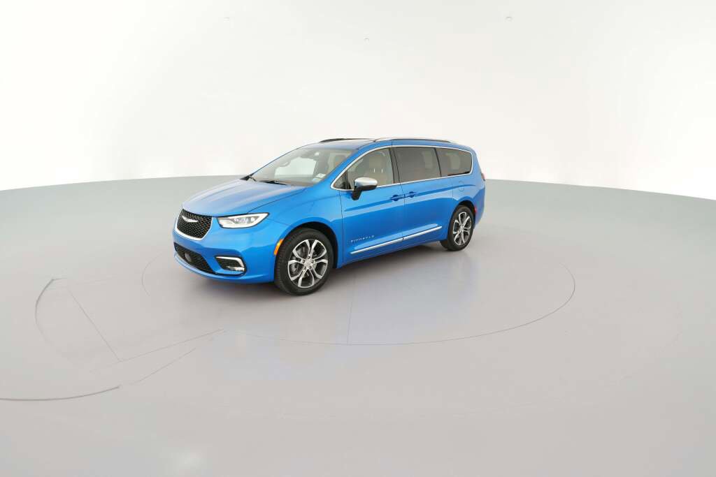 New 2026 Chrysler Pacifica Pinnacle w/ Trailer Tow Group image 4