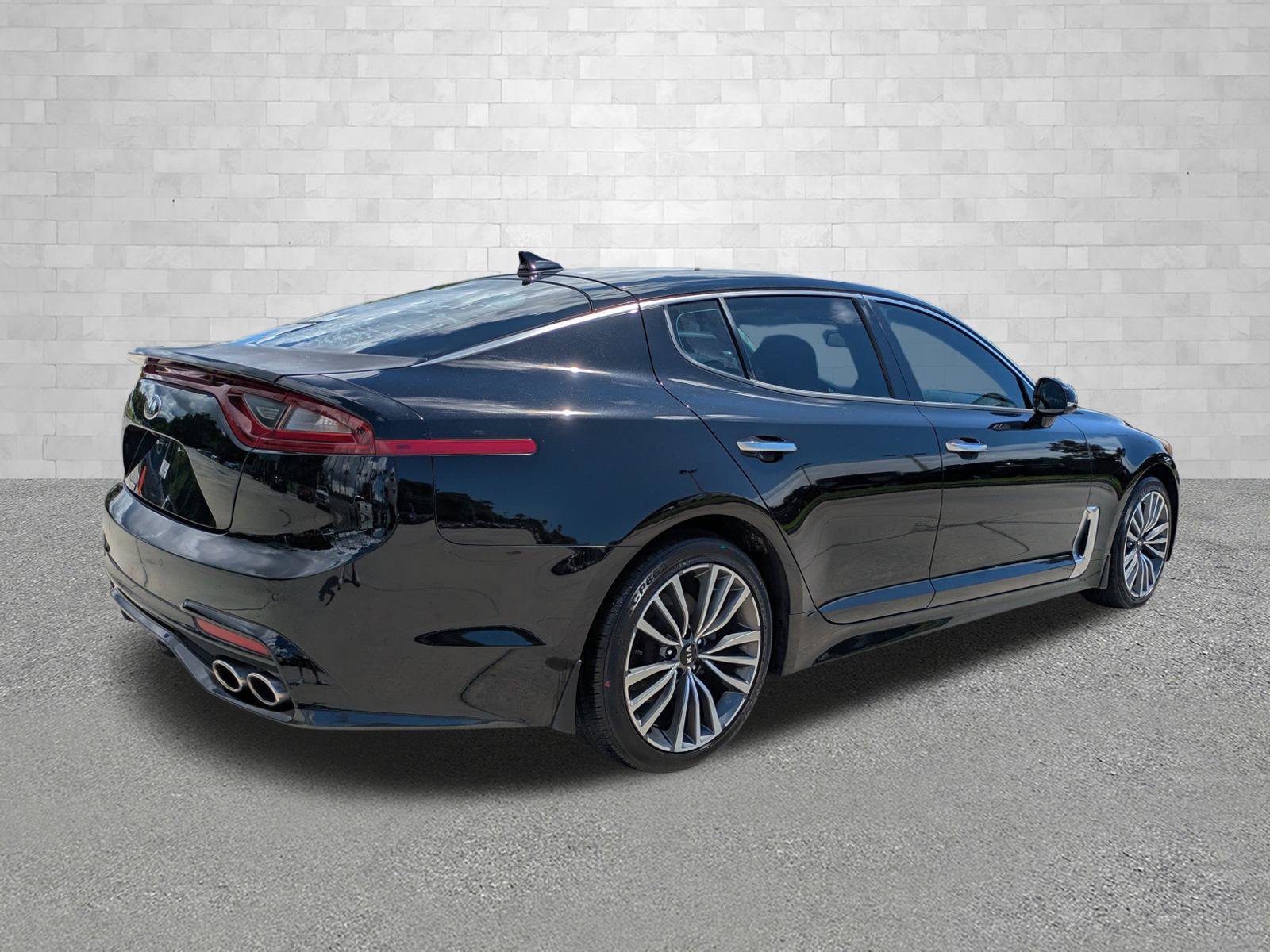 Used 2019 Kia Stinger RWD image 2
