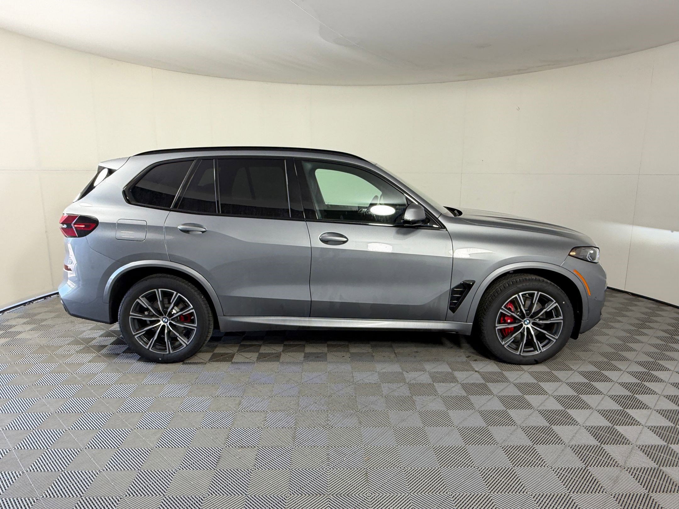 New 2026 BMW X5 sDrive40i w/ M Sport Package RWD image 8