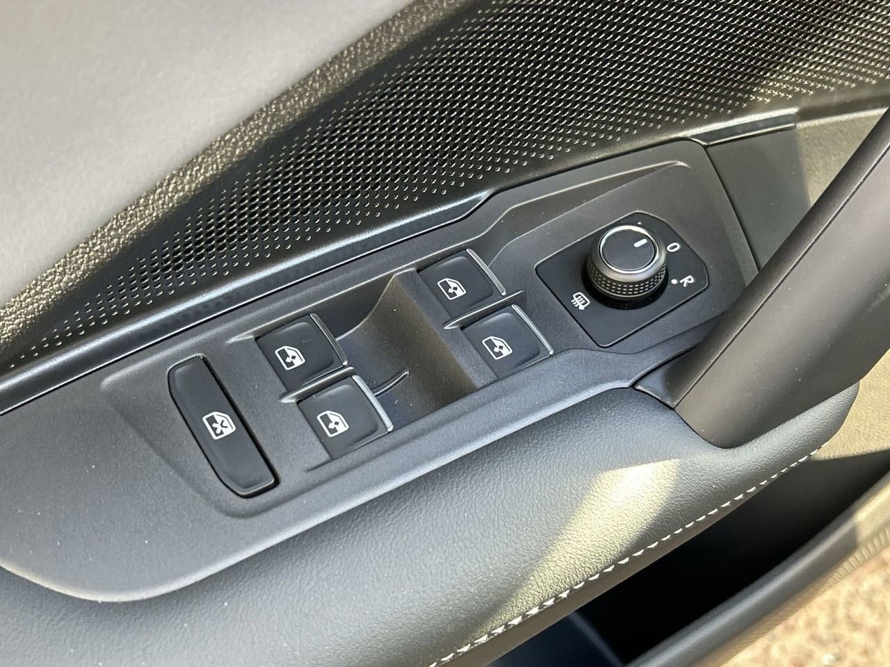 New 2026 Volkswagen Tiguan SE image 17