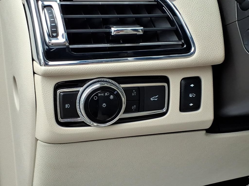 Used 2021 Lincoln Navigator L Reserve w/ Luxury Package AWD/4WD image 18