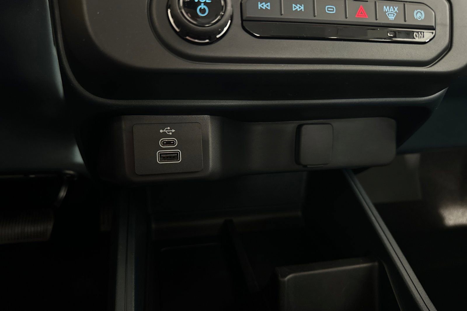 New 2026 Ford Maverick XL image 25