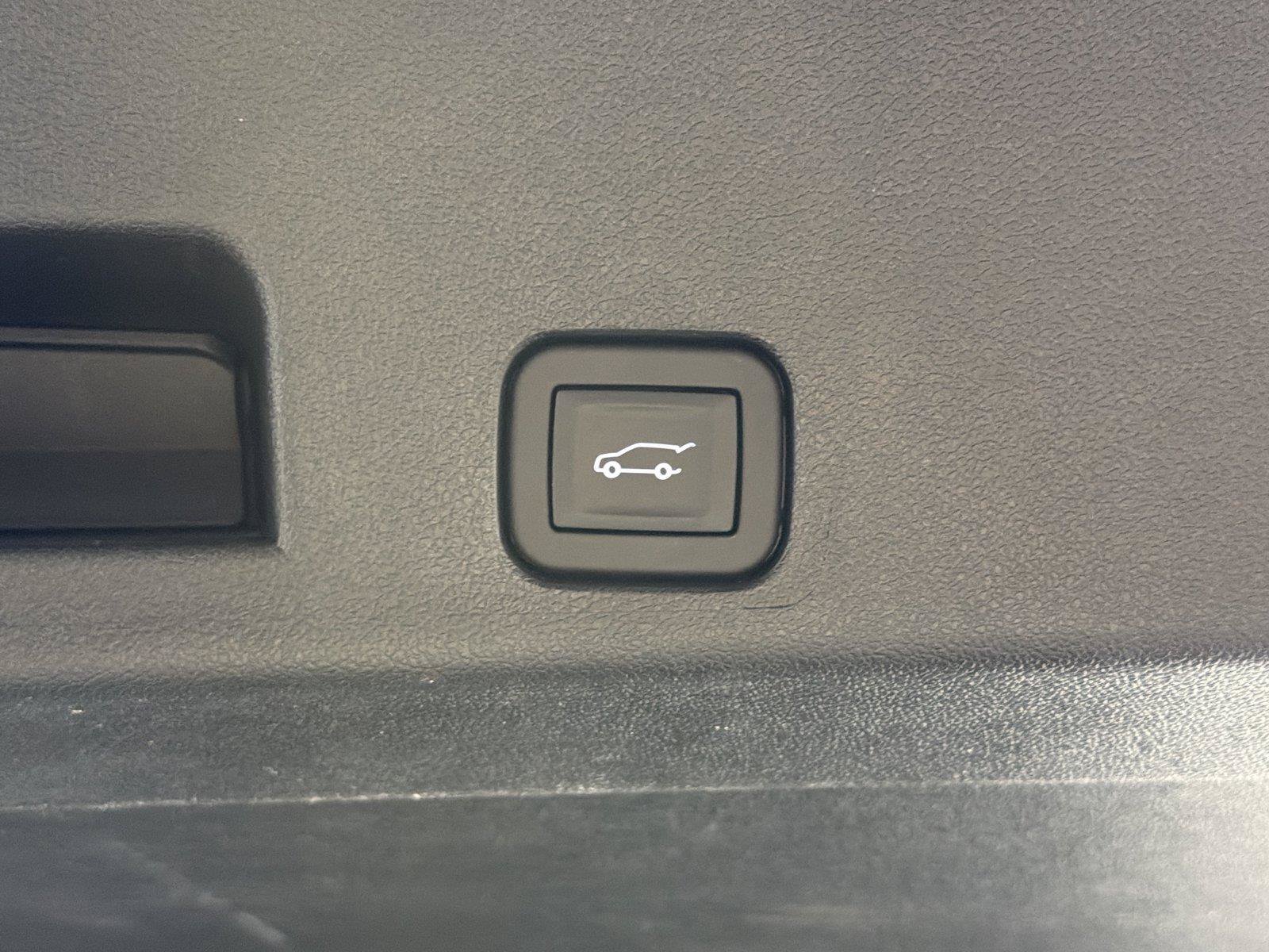 New 2026 GMC Acadia Elevation w/ Elevation Premium Package FWD image 18