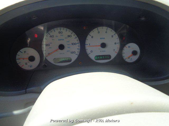 Used 2003 Chrysler Town & Country LX image 33