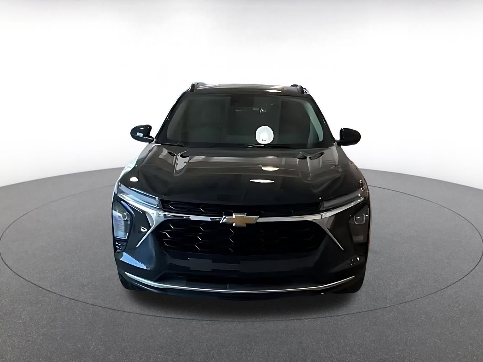 Used 2025 Chevrolet Trax LT w/ LT Convenience Package image 4