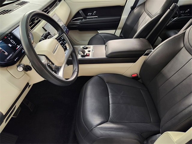 Used 2023 Land Rover Range Rover Long Wheelbase SE image 13