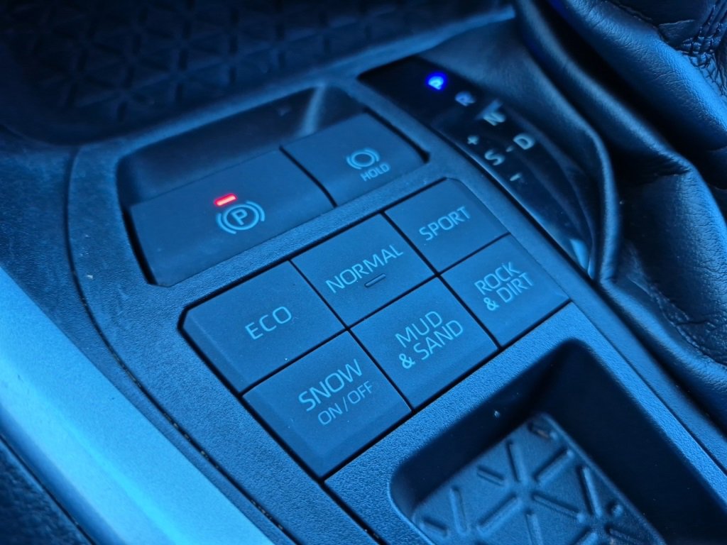 Used 2021 Toyota RAV4 XLE image 26