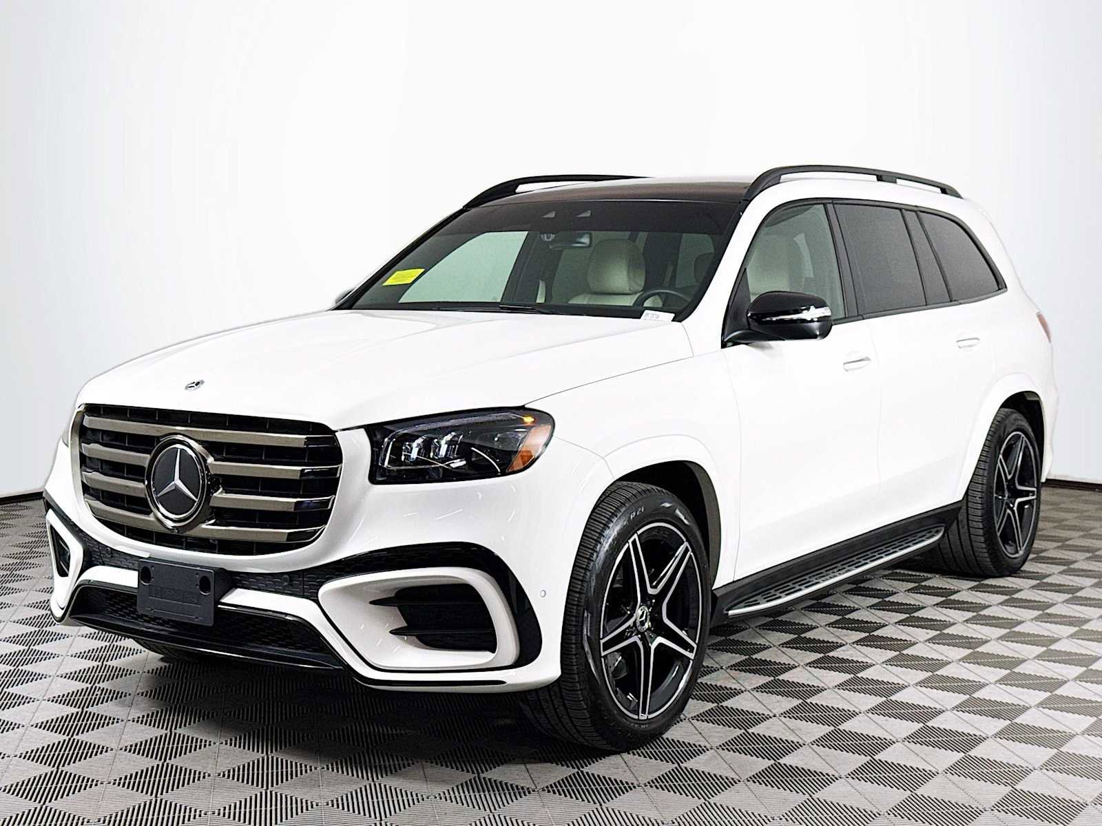 Used 2025 Mercedes-Benz GLS 450 4MATIC image 1