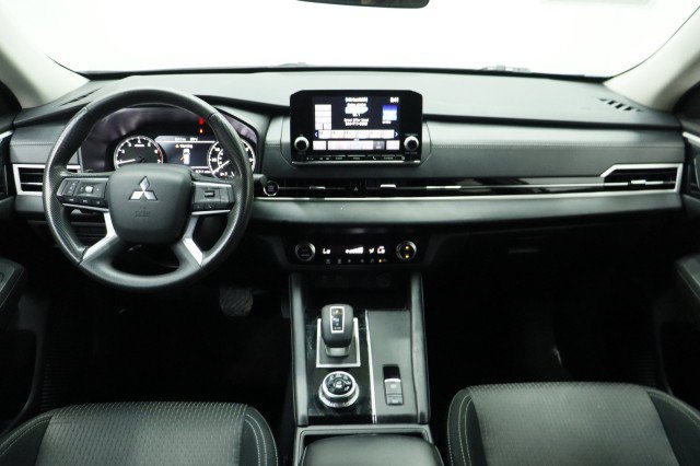 Used 2023 Mitsubishi Outlander ES FWD image 22