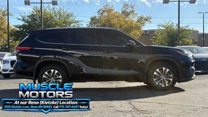 Used 2021 Toyota Highlander XLE AWD/4WD image 6