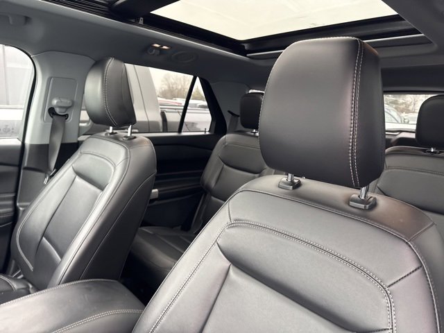 Used 2022 Ford Explorer XLT w/ Equipment Group 202A image 18